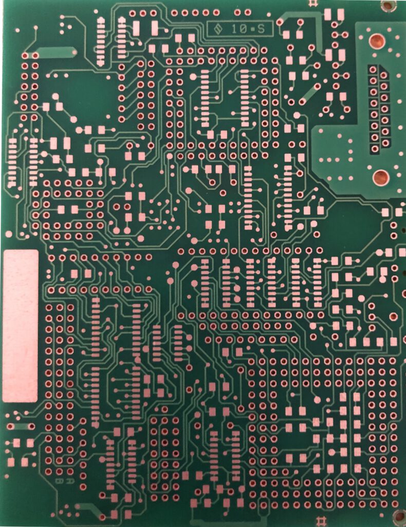 Vorgereinigte Leiterplatte nach Einsatz der BECE MiCuETCH 1442 Microätzlösung.